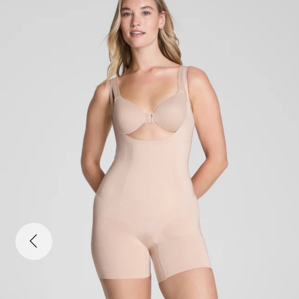SPANXsculpt™ OnCore
Open-Bust Mid-Thigh Bodysuit NWT